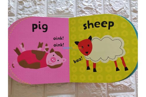 Baby-Look-and-Feel-Farm-9781408864081-inside2.jpg